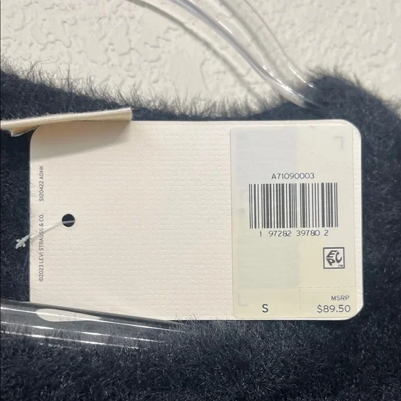 Levi's Women’s Size Small Black Fuzzy Crew-Neck Sweater - Picture 5 of 11